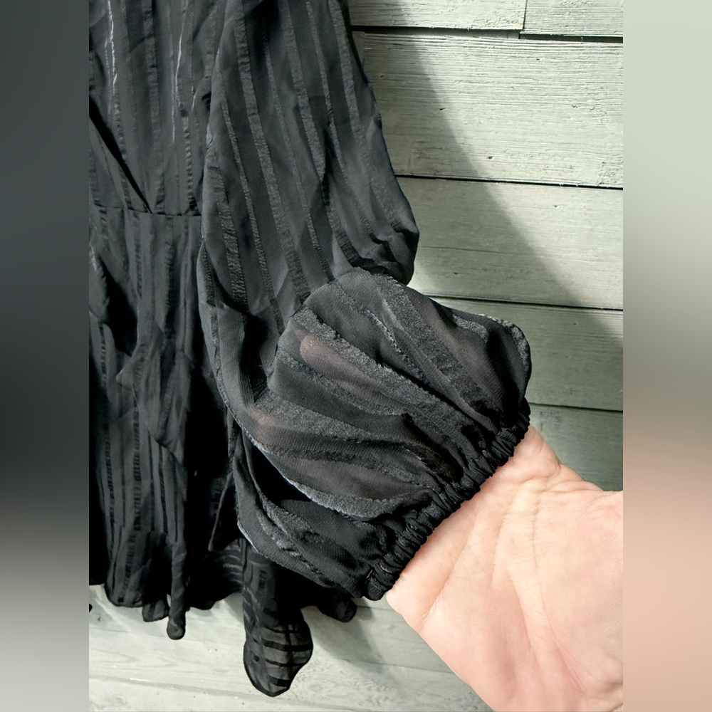 ASTR the Label Black Striped Satiny Silk Long Sleeve Ruffle Mini Dress Sz M - Picture 2 of 9